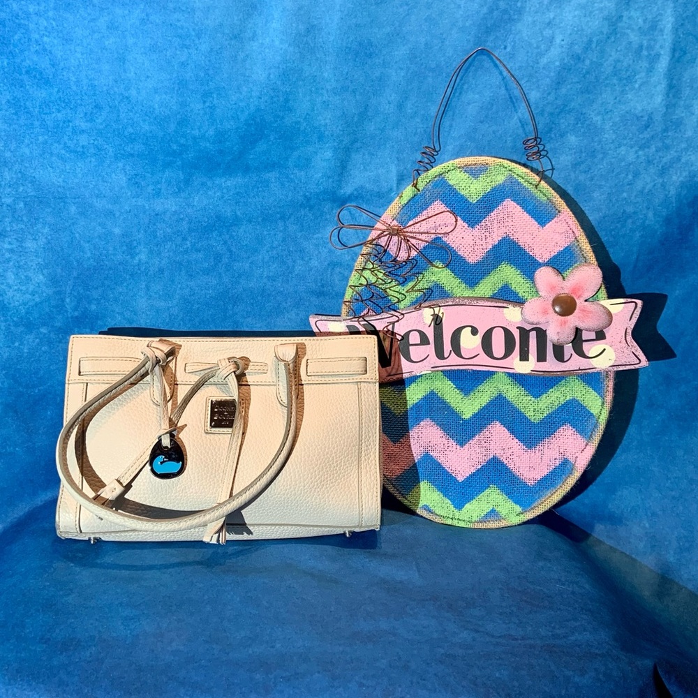 *Rare*Dooney & Bourke Winter White Pebbled Leather Shoulder Bag